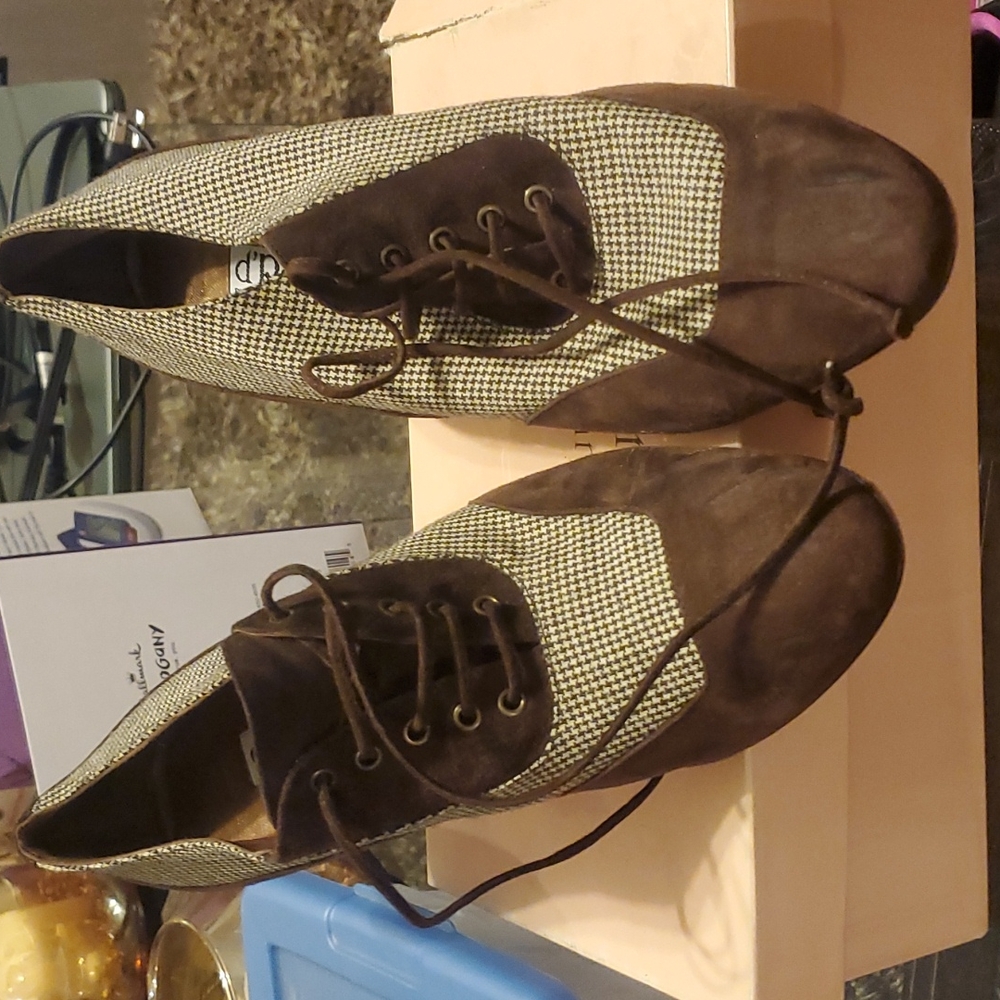 Shoe - Picture 2 of 10